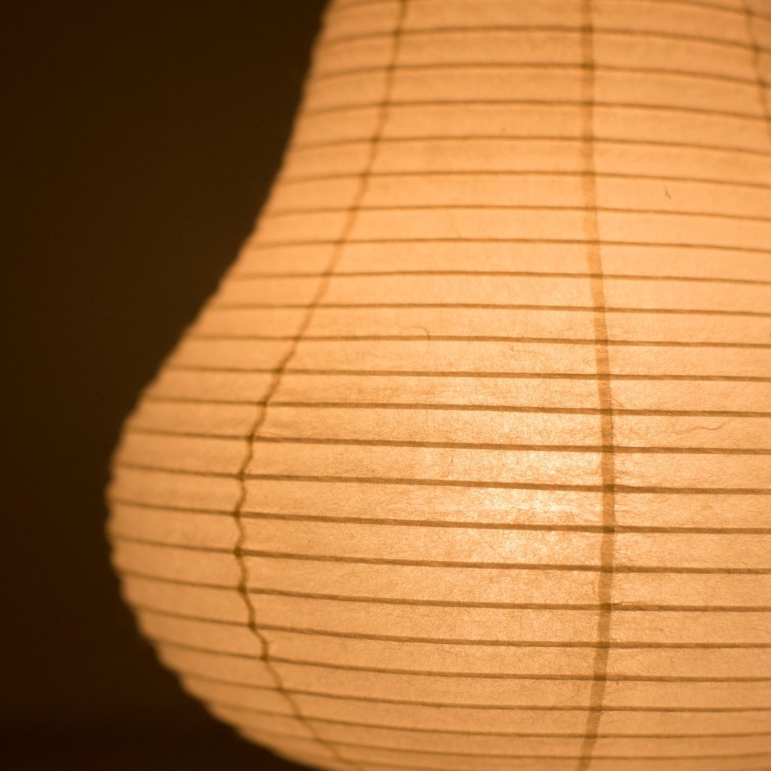 "Lampe de table japonaise en papier « Montagne » – Éclairage d'ambiance doux d'une lampe unique en papier washi faite à la main, lampe de chevet idéale"