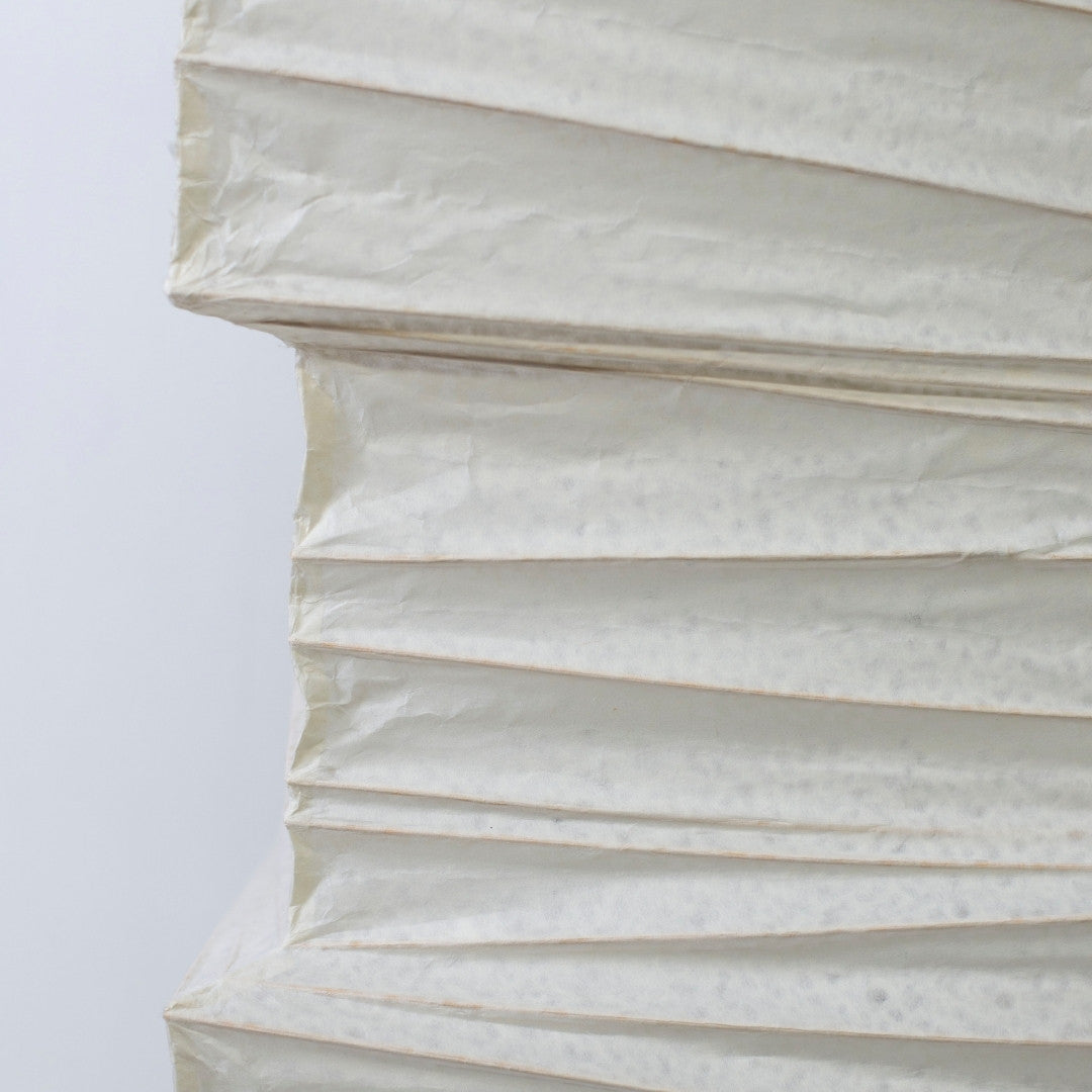 "Lampe sur pied japonaise en papier Washi « Harusame Washi 01 » – Une lampe sur pied durable en papier washi à l'atmosphère sophistiquée"