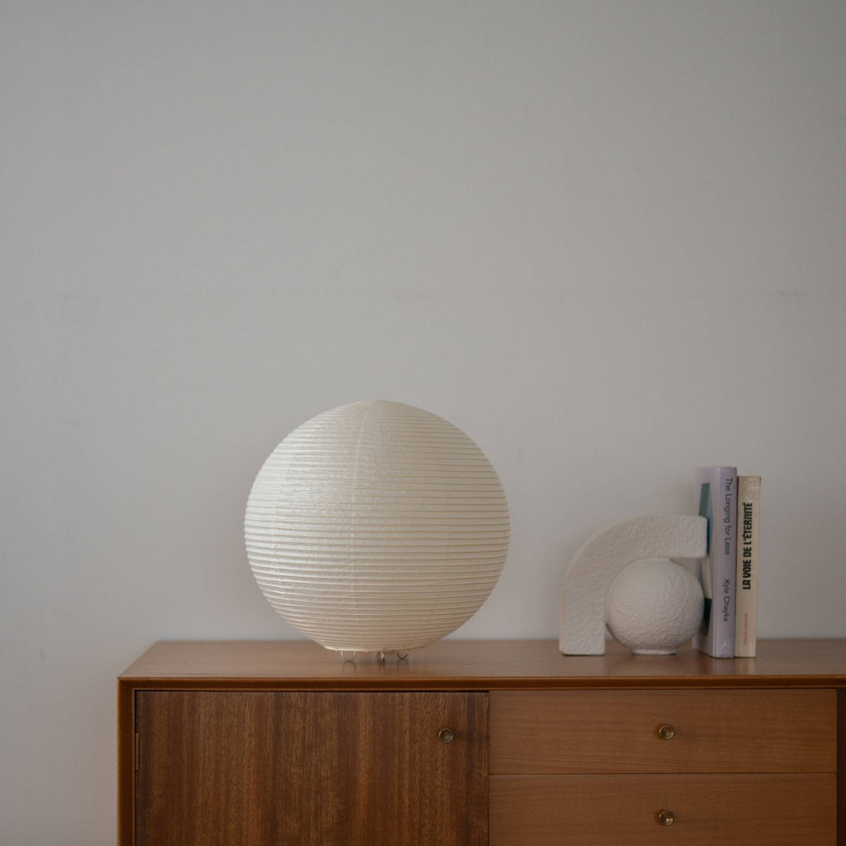 "Lampe de sol japonaise en papier Paper Moon 05 – Lampe Washi Pleine Lune pour salon Japandi"