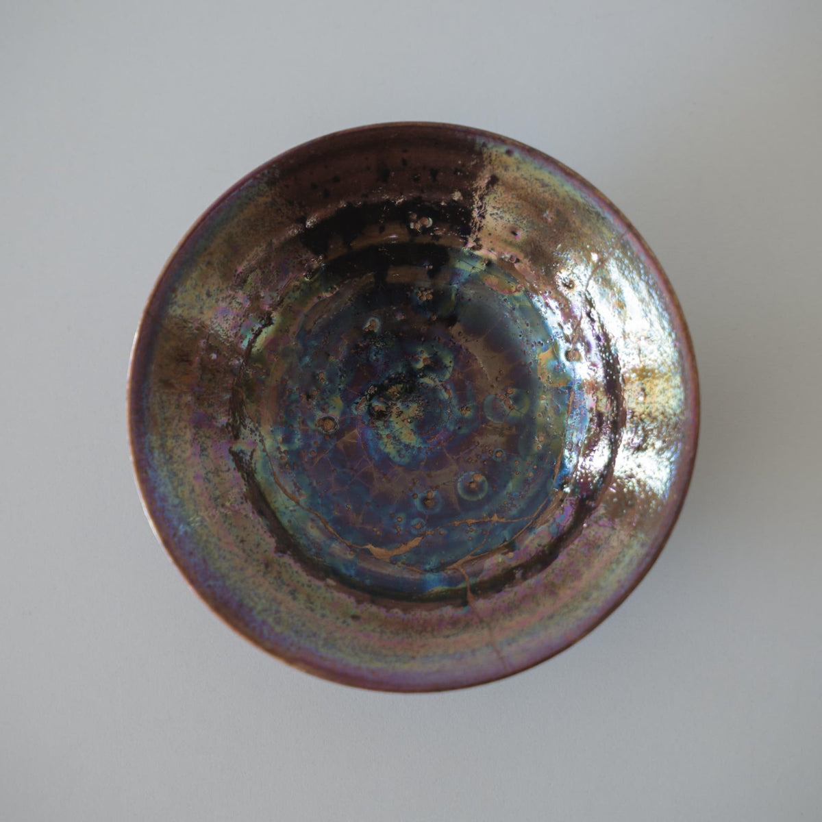 Vue aérienne du bol Kintsugi « Supernova » sur fond blanc
