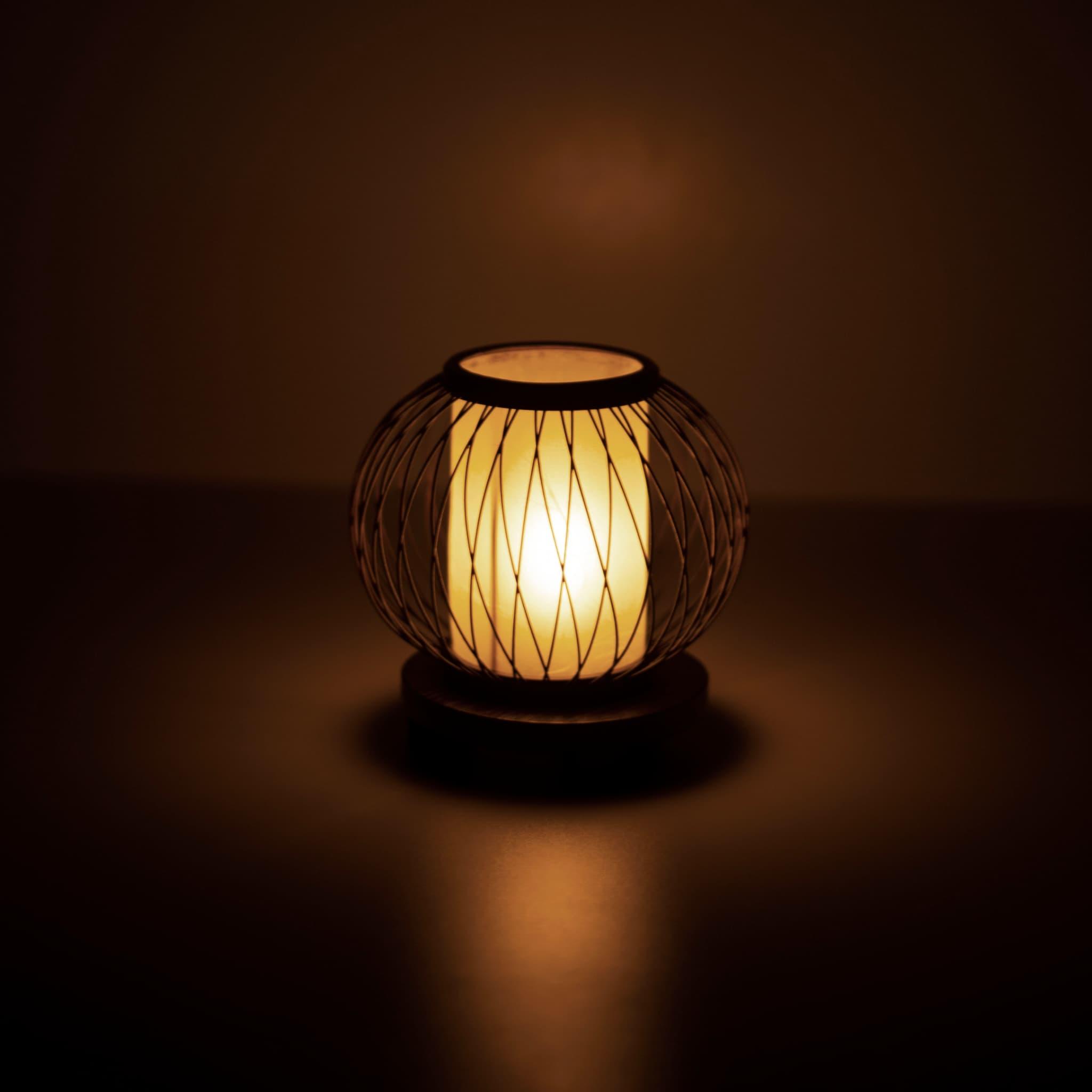 Minimalist bamboo table lamp on a table in a Japandi style bedroom, showcasing 800 years of craftsmanship from Shizuoka, Japan.