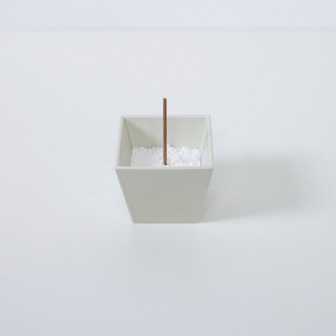"PORSELEINEN wierookbrander WIT met wierookstokje - Minimalistisch ontworpen Japanse wierookhouder voor Japandi-stijl kamer"
