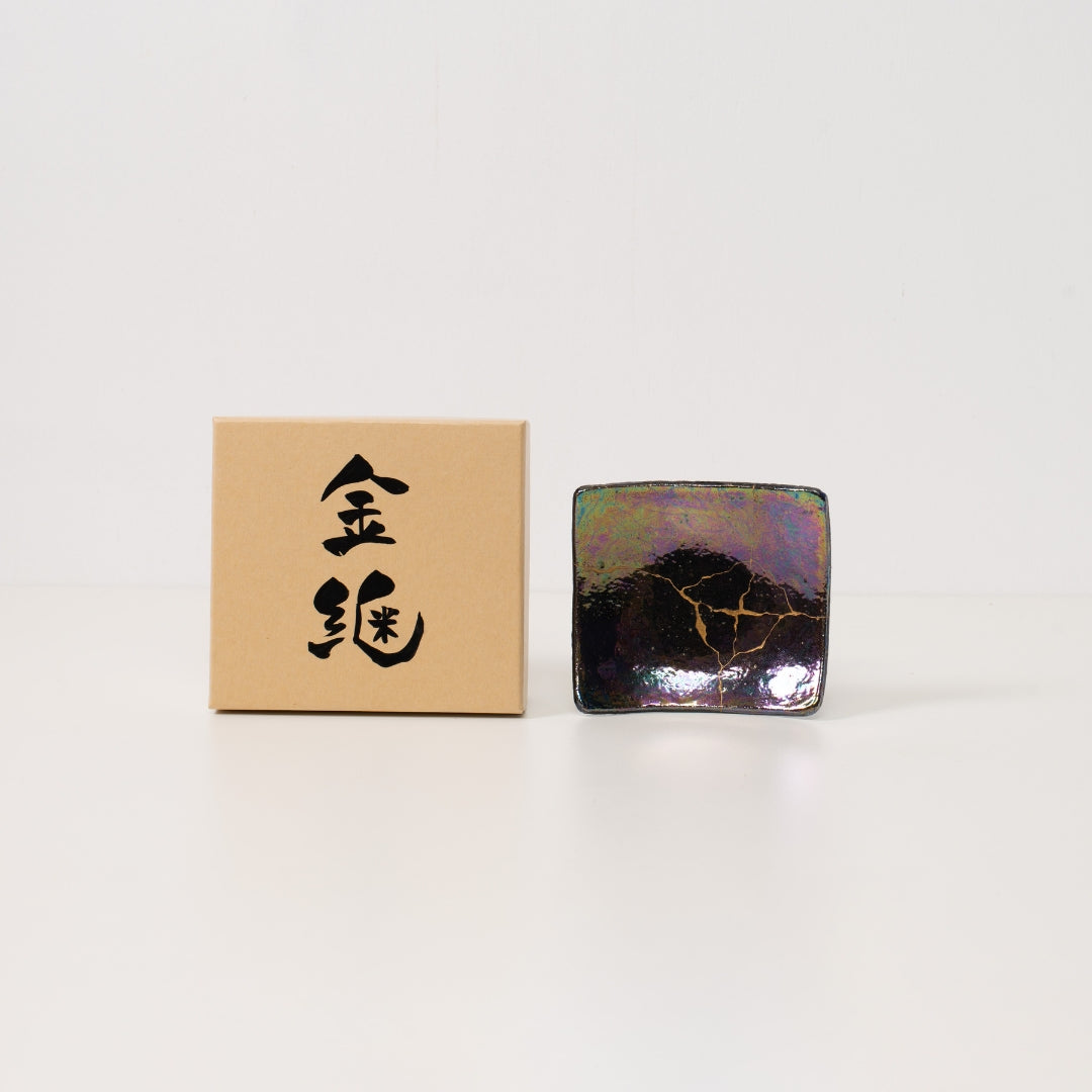 Kintsugi aardewerk vierkante schaal Shikkoku-rai 04 van Taku Nakano met gesigneerde geschenkdoos, wabi sabi kunst voor een betekenisvol cadeau.