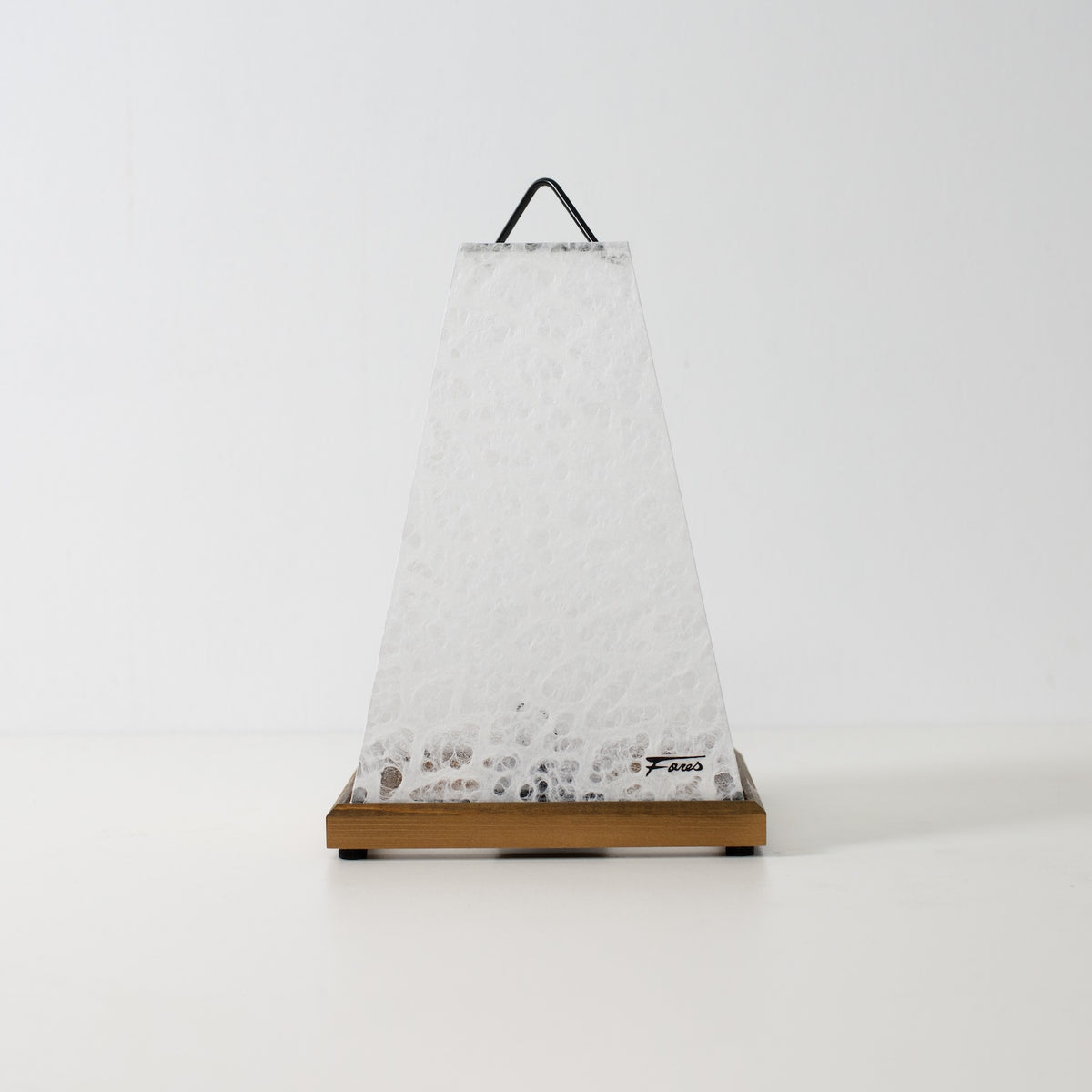 Japanse Papieren Tafellamp Mini Akari, Wit, Mino Washi papier en hout - onverlichte accentlamp uit Japan met kantpatroon.