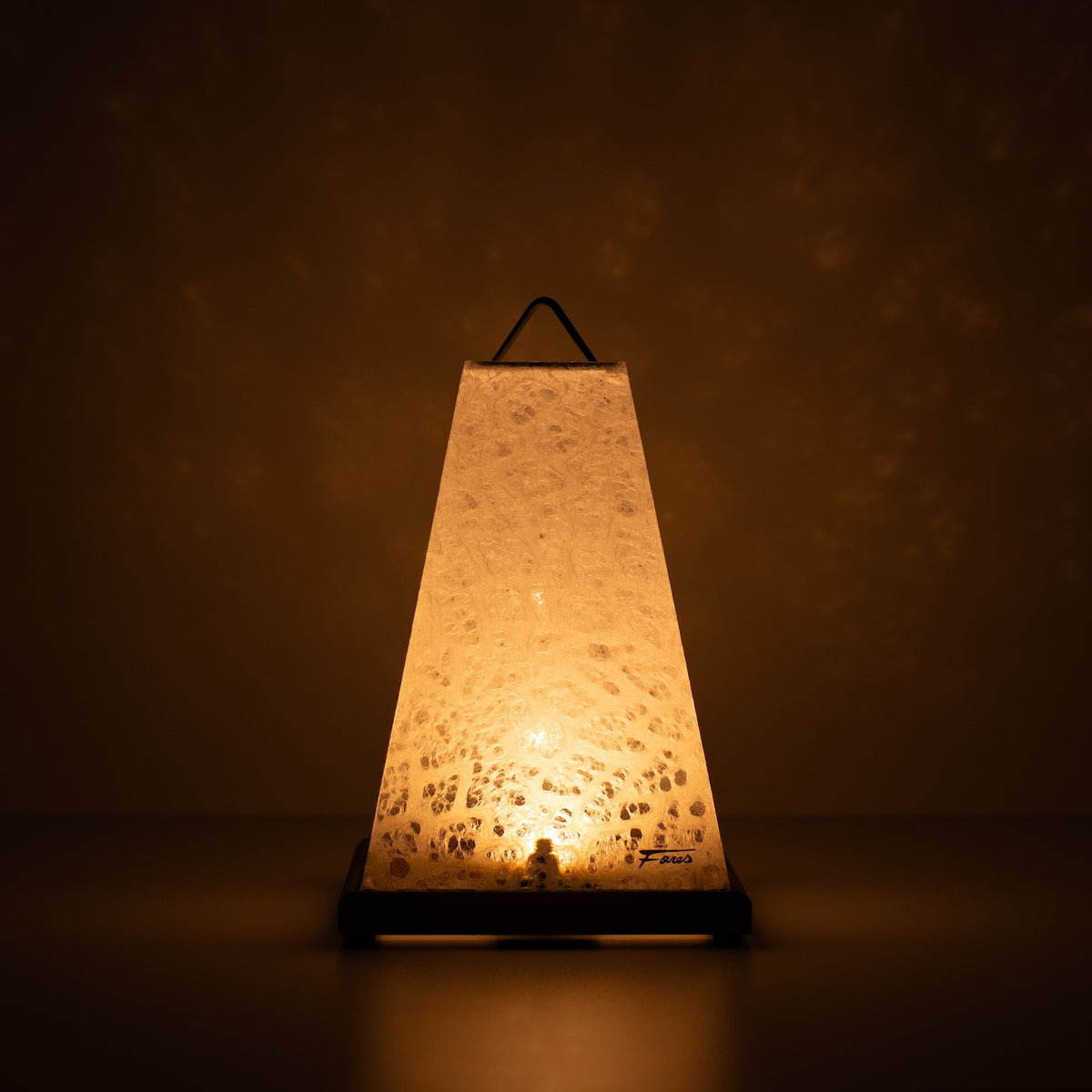 Japanse Papieren Tafellamp Mini Akari, wit, Mino Washi papier - lit Japandi stijl accentlamp die een zachte warme gloed werpt.