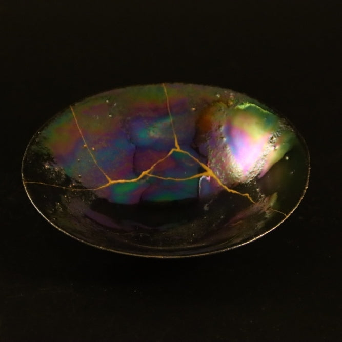 Kintsugi Plate "Ko-haku" 03 in gold, front view.