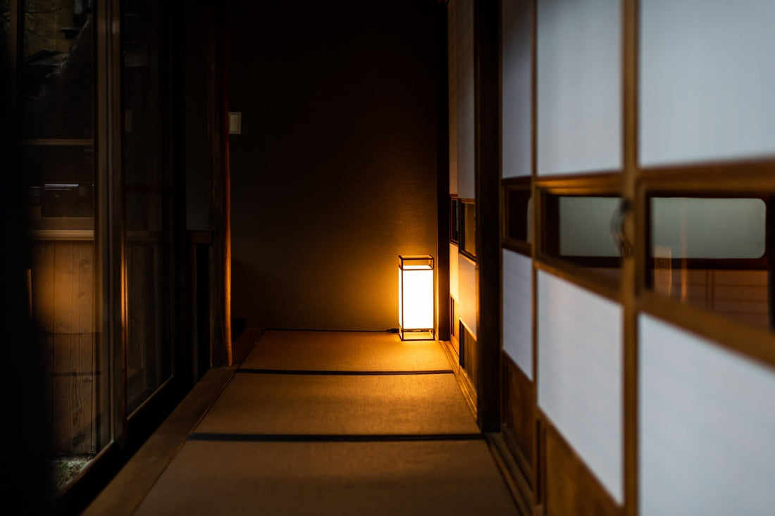 Japanse kamer straalt een warme gloed uit in Japanse stijl