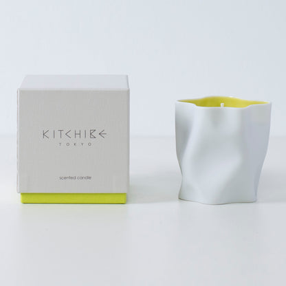 Japanische Kerze Yuzu mit Leder, Ylang-Ylang und japanischem Weihrauch in handgefertigtem Seto-Porzellan