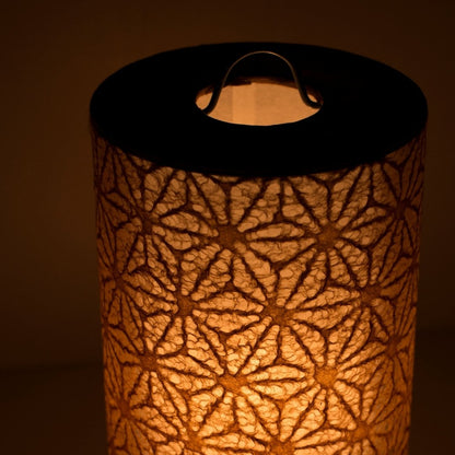 "Japanse Papieren Tafellamp \"Lace Washi\" Bruin – Stijlvolle Nachtkastlamp met Zacht Licht, Uniek Ontworpen Papieren Lamp"