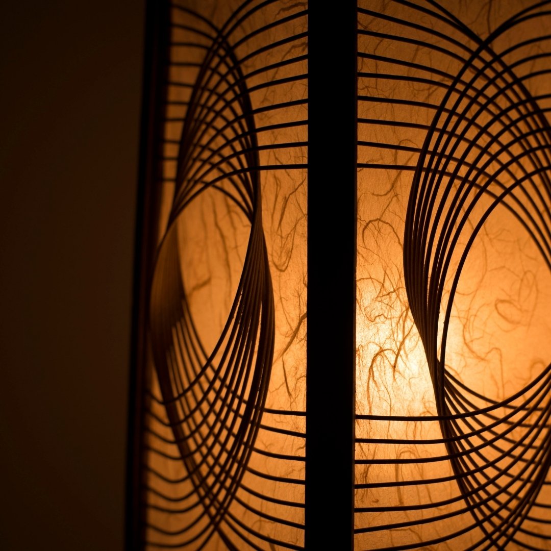 "Japanse bamboe vloerlamp \"Sunlight\" – Bamboe staande lamp die dramatische patronen creëert, elegante lamp voor woonkamers"