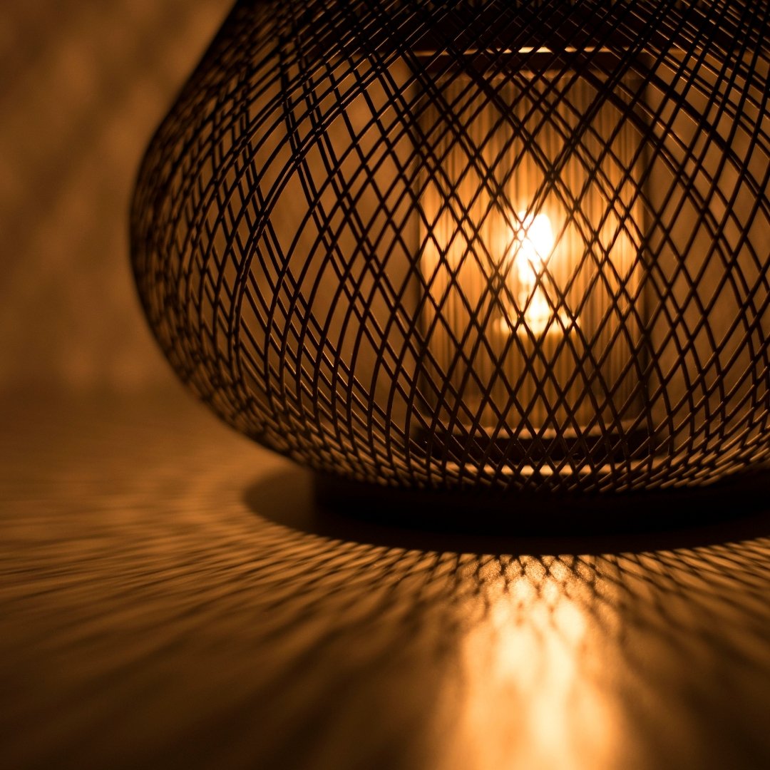 Japanse Bamboe Tafellamp "Kisaragi" – Verfijnde Bamboe Lamp die Elegante Schaduwen Werpt, Perfect voor Slaapkamers