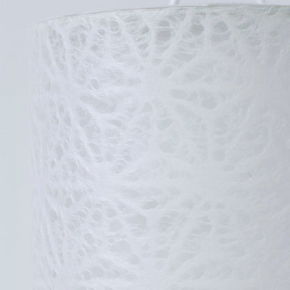 "Japanse Papieren Tafellamp \"Lace Washi\" Wit – Een handgemaakte witte washi bedlamp met ingewikkelde patronen"