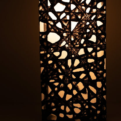 Lampe japonaise au sol ME-LOOK 01, noire et lumineuse, en papier washi Melook complexe, gros plan