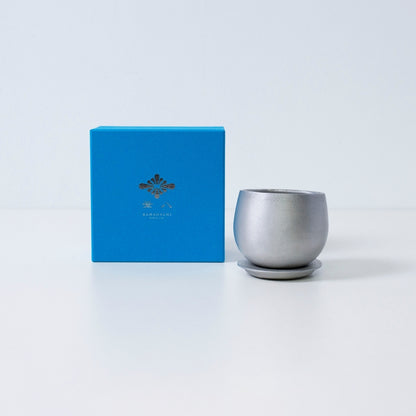 Japansk aluminiumsstøbt sake-kop "yurayura" med blå æske – Kanamori Alloy sake-kopsæt