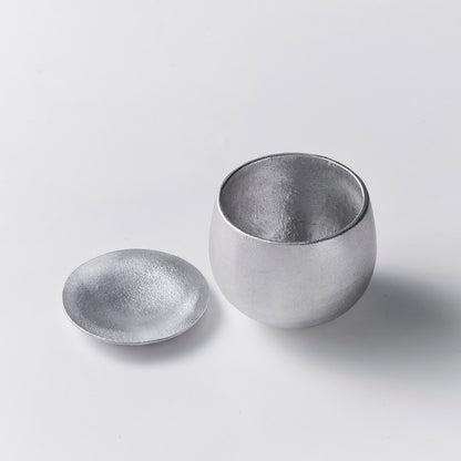 Japansk Sake Kopp Sæt "yurayura" med Låg – Håndlavede Sake Kopper i Støbt Aluminium fra Japan
