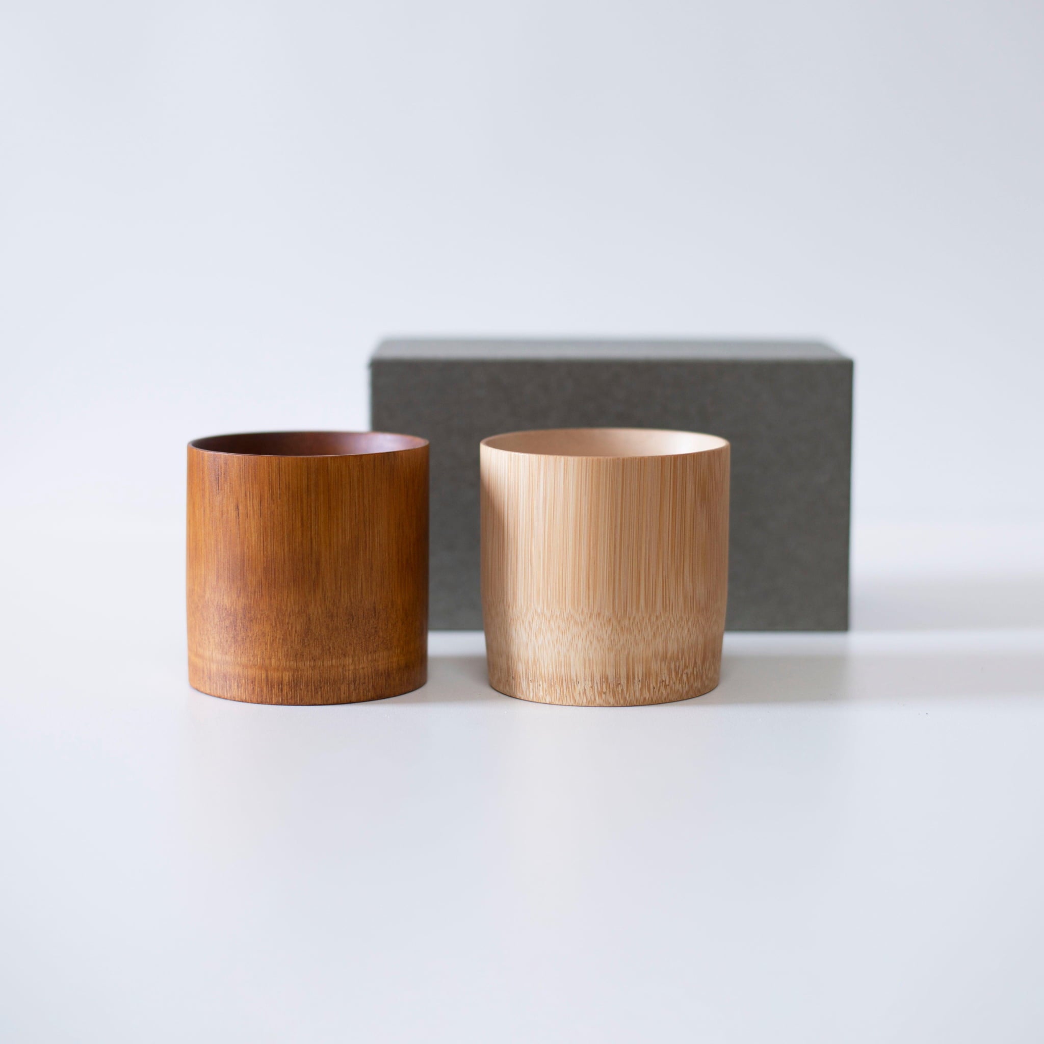 Cadeauset van bamboekoppen, vervaardigd met traditionele technieken uit Kyoto, Japan.