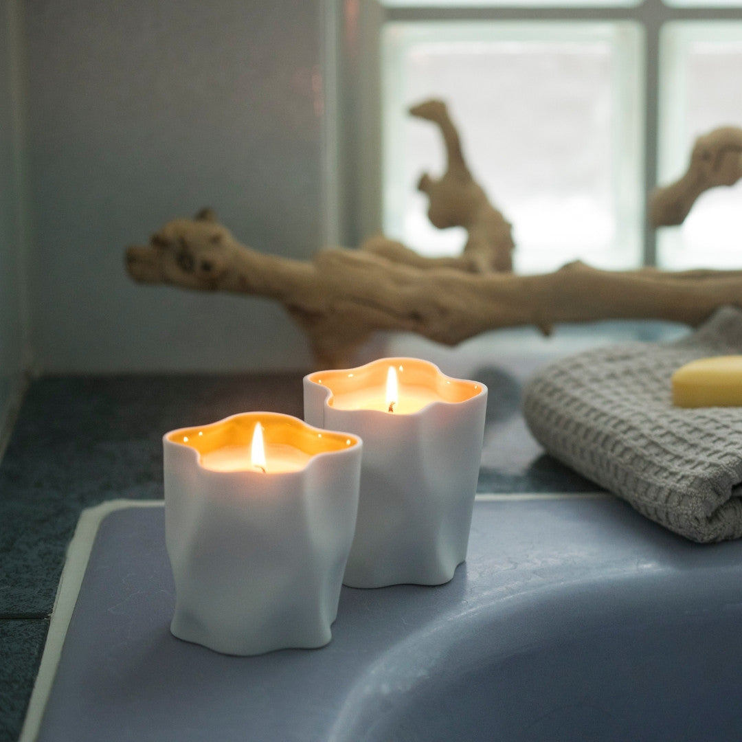 alt
Wabi-Sabi-Kerze im japanischen Stil in japanisch-skandinavischem Interieur, natürliche minimalistische Dekoration mit einem Hauch von ruhigem Duft