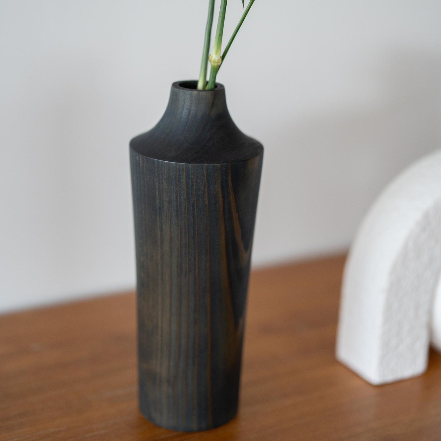 Japansk ceder Ikebana-vase Indigo 02 | Minimalistisk trævase til japansk blomsterarrangement