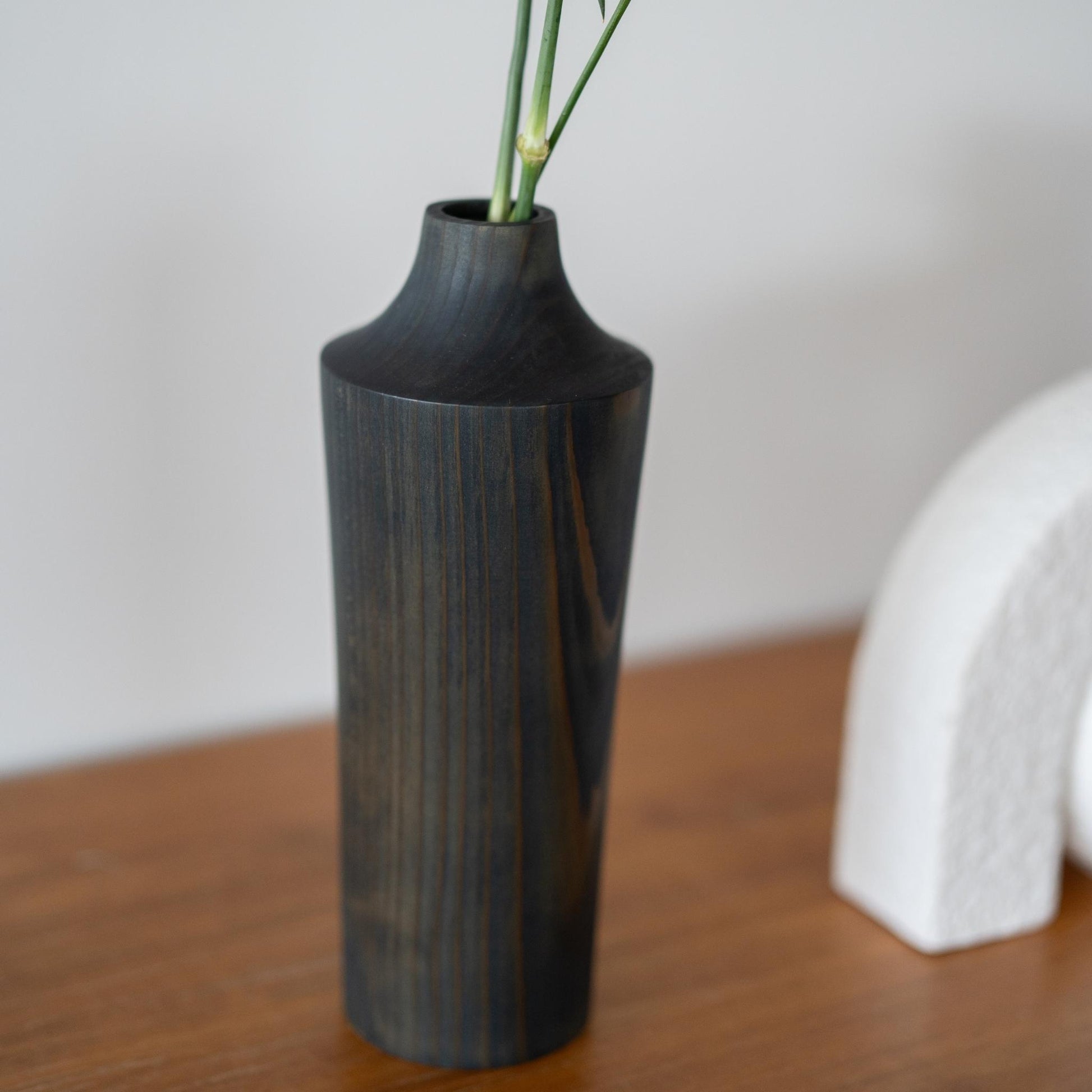 Japansk ceder Ikebana-vase Indigo 02 | Minimalistisk trævase til japansk blomsterarrangement