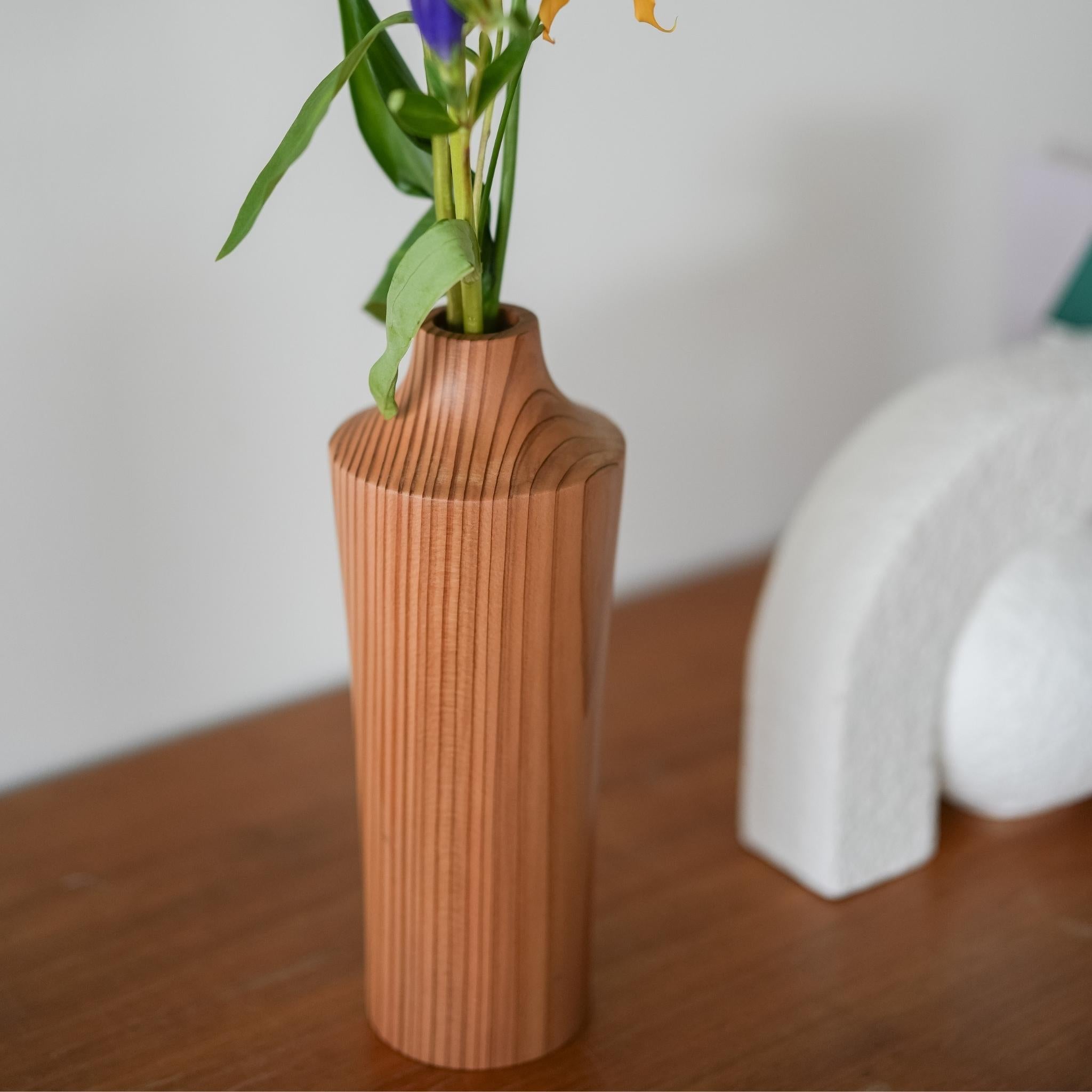 Japansk ceder Ikebana vase naturtræ 02 | Wabi Sabi trævase til japansk blomsterarrangement