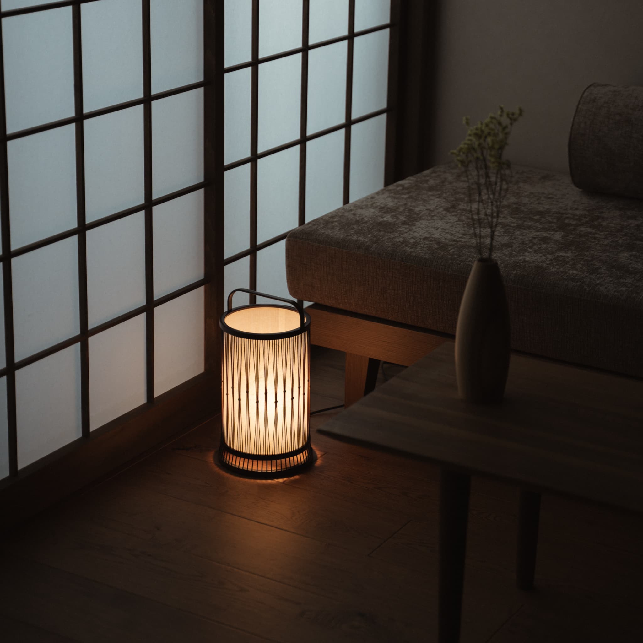 "Eine japanische Bambus-Stehlampe in der Ecke eines Japandi-Wohnzimmers." 