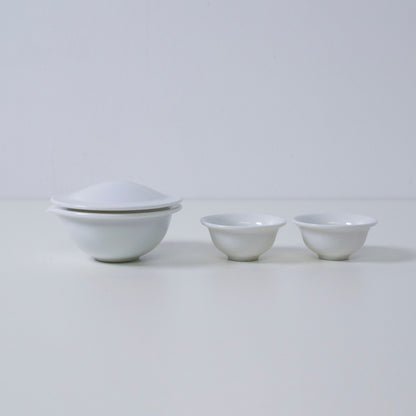 Hvid japansk Hōhin tesæt til to – minimalistisk porcelænsteapot med japanske tekopper