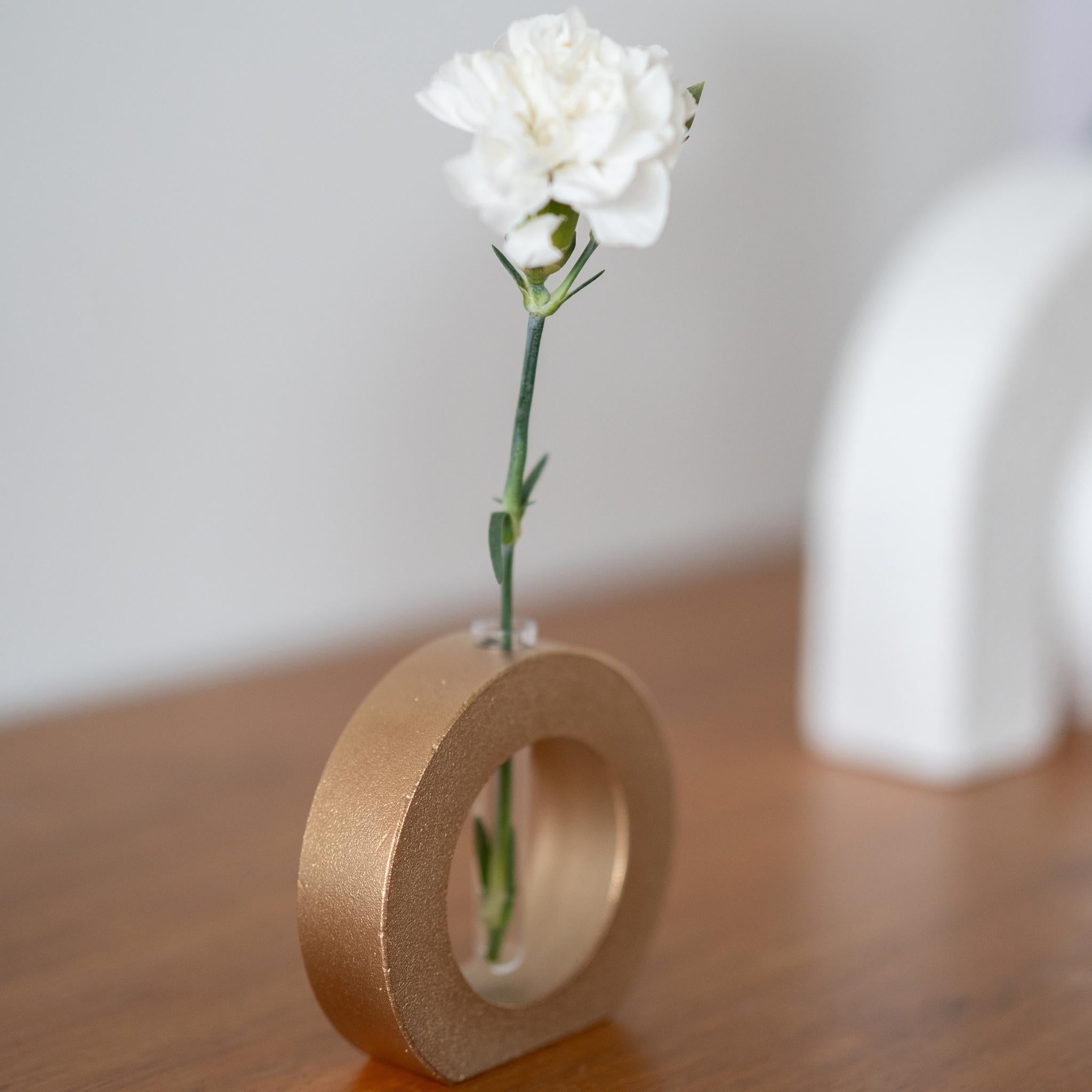 Japansk Ikebana-vase "Kobberbusk" | Moderne metalvase til japansk blomsterarrangement