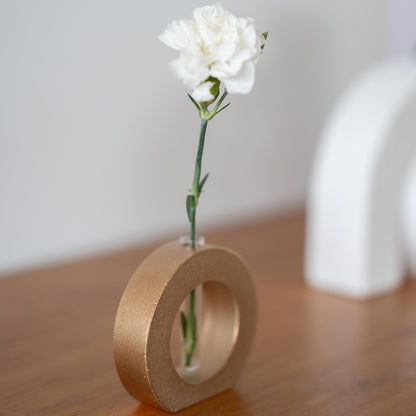 Japansk Ikebana-vase "Kobberbusk" | Moderne metalvase til japansk blomsterarrangement