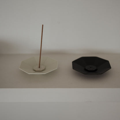 "Japans wierookplateau achthoekig – minimalistisch Arita porselein voor Japanse geurkaarsdecoratie"