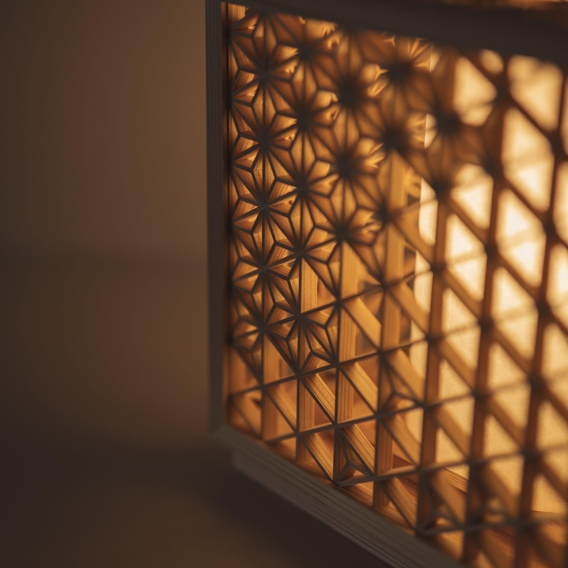 Gros plan d'un lampadaire japonais kumiko "Asanoha".