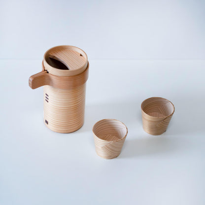 Autentisk japansk "Magewappa" sake-sæt med 2 kopper og flaske - Fremstillet i Akita med cedertræ