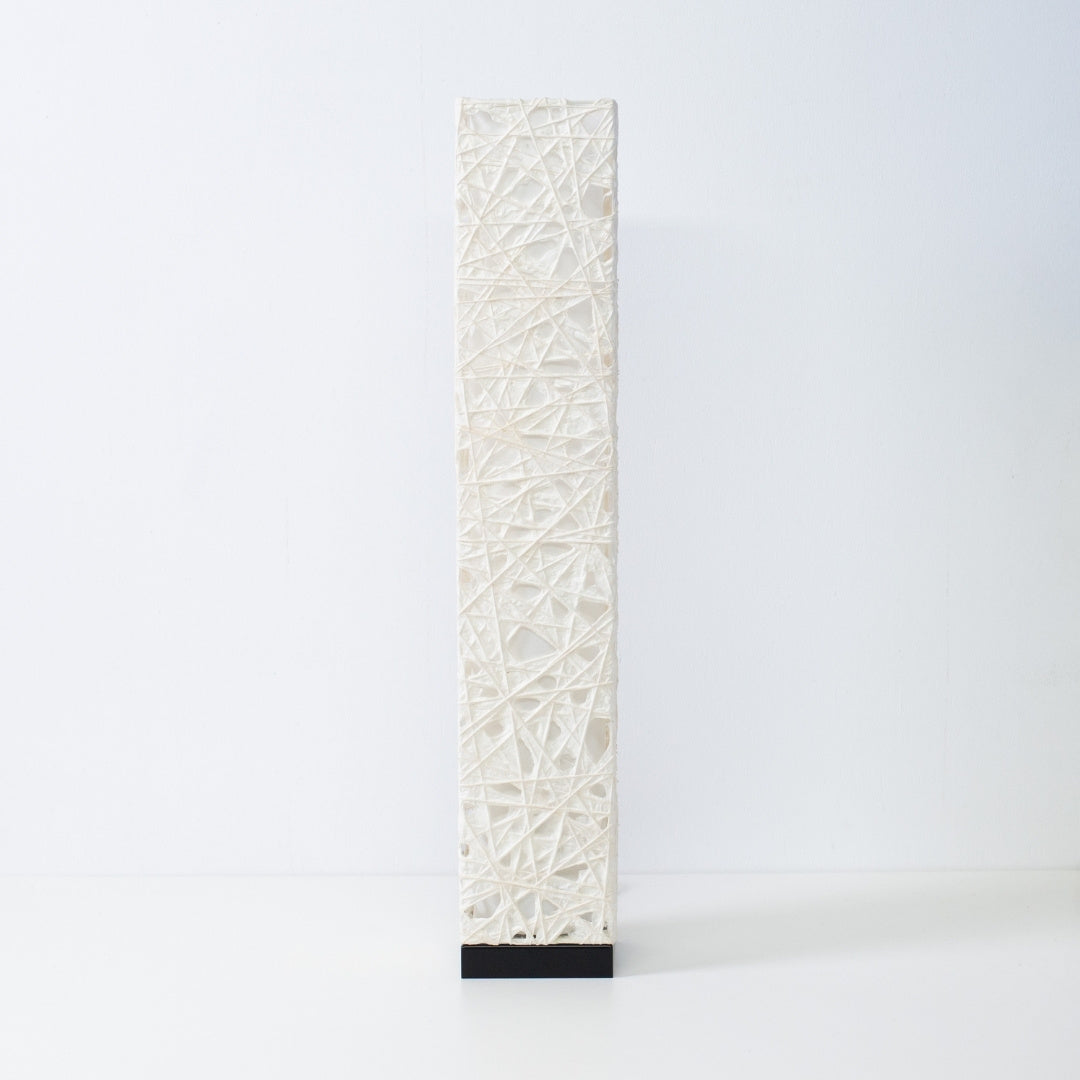 "Lampe sur pied japonaise en papier blanc ME-LOOK 02 par Hayashi Kogei, lampadaire japonais à colonne élancée"