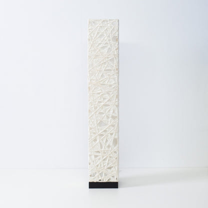"Lampe sur pied japonaise en papier blanc ME-LOOK 02 par Hayashi Kogei, lampadaire japonais à colonne élancée"