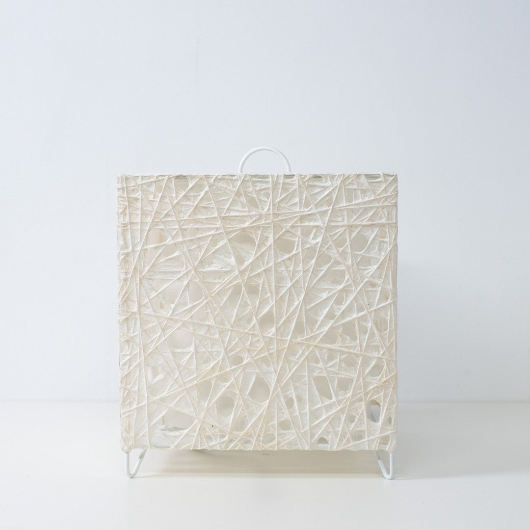 "Lampe sur pied japonaise en papier blanc ME-LOOK 03 par Hayashi Kogei, lampe sur pied japonaise cube"