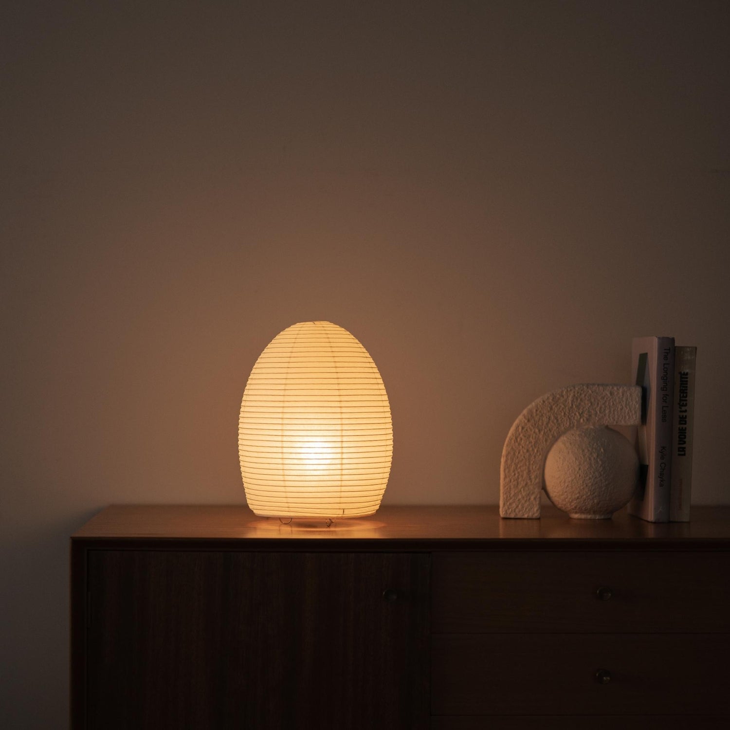 "Lampe de sol japonaise en papier Paper Moon 01 – Lumière chaude en papier washi pour un éclairage de chambre Japandi"
