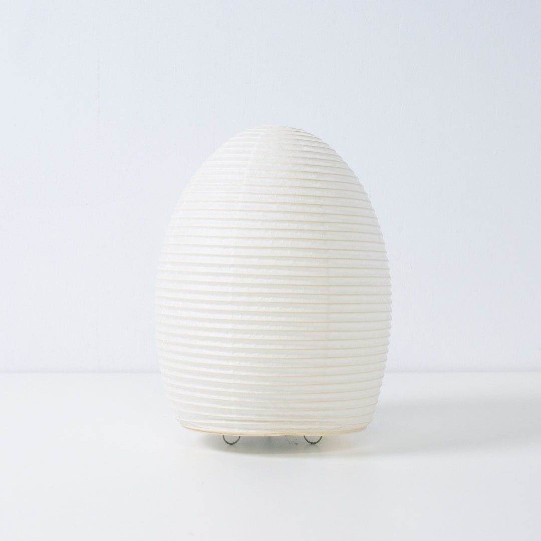 "Lampe de sol japonaise en papier « paper moon 01 » – Lampe japonaise en papier Mino Washi de forme ovoïde pour une lumière sereine"