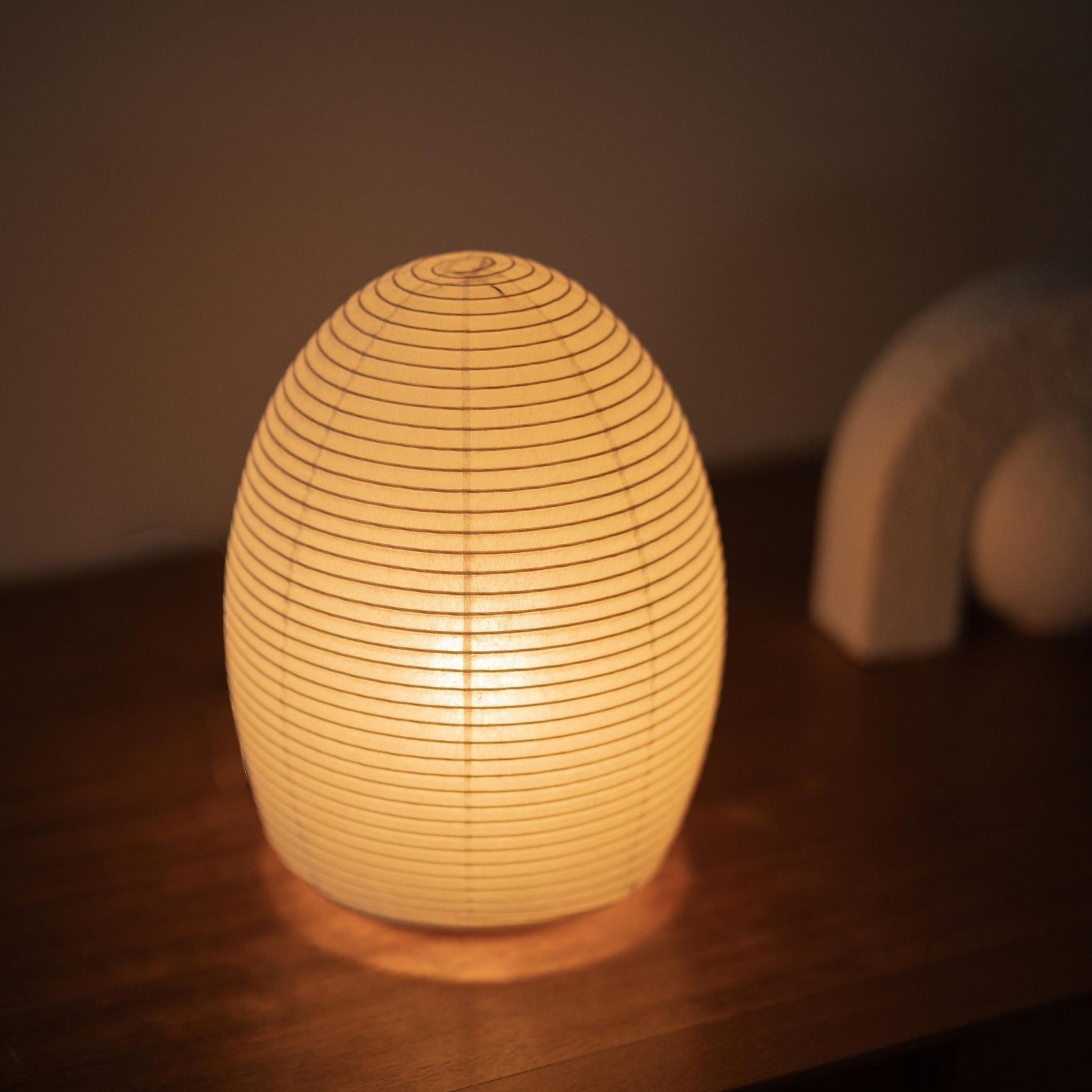 "Lampe de sol japonaise en papier Paper Moon 01 – Lampe Washi minimaliste pour intérieur style Japandi"