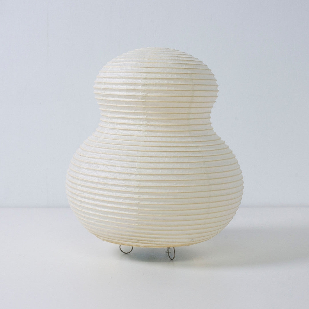 "Lampadaire japonais en papier « paper moon 02 » – Lampadaire sculptural incurvé en papier Mino Washi"