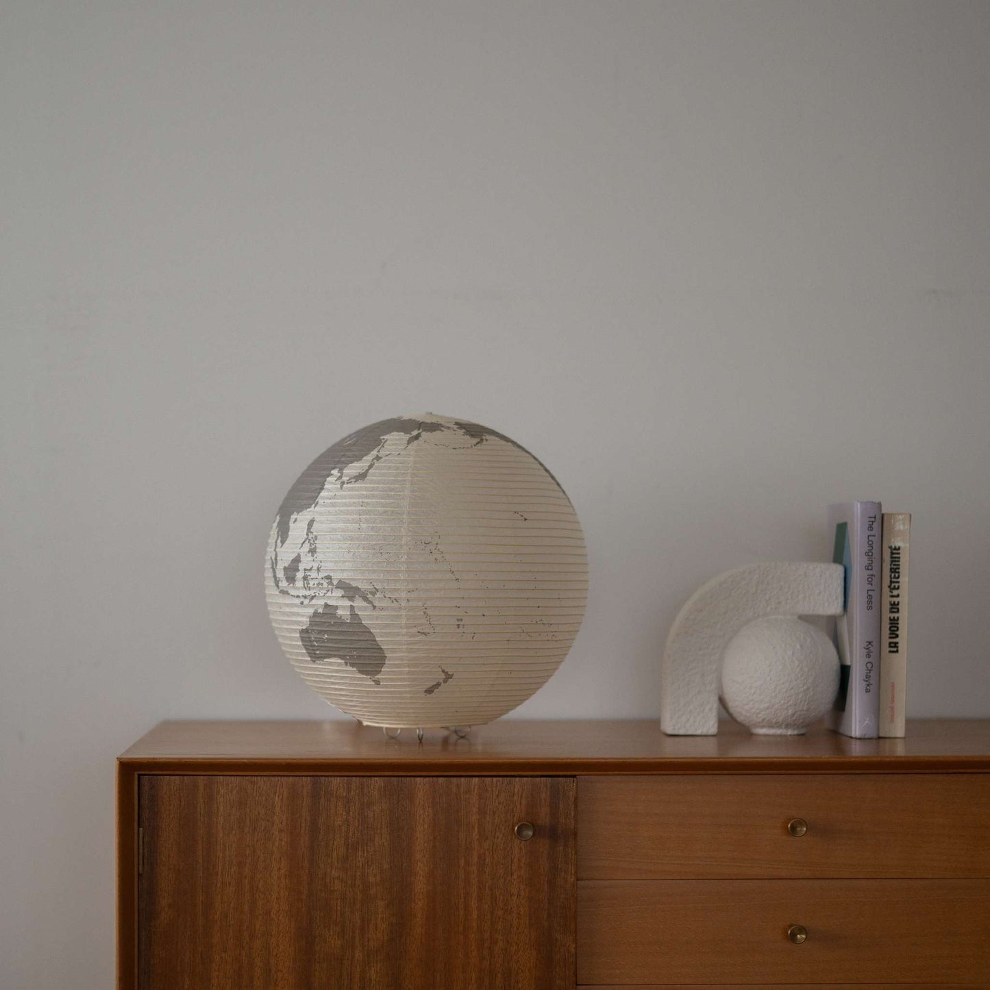 "Lampe de sol japonaise en papier Paper Moon 05G – Lampe Globe en papier Washi pour salon Japandi"