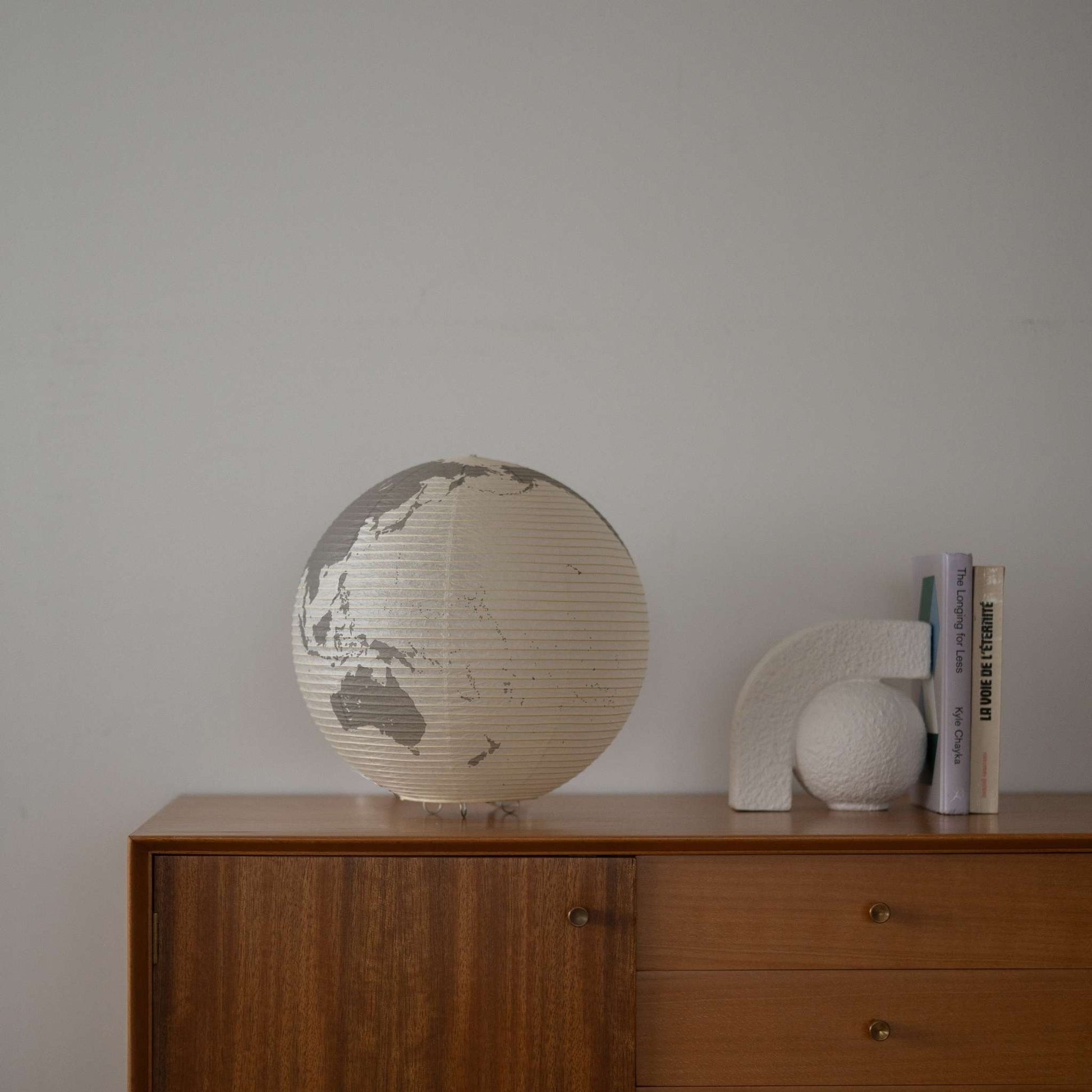 "Lampe de sol japonaise en papier Paper Moon 05G – Lampe Globe en papier Washi pour salon Japandi"