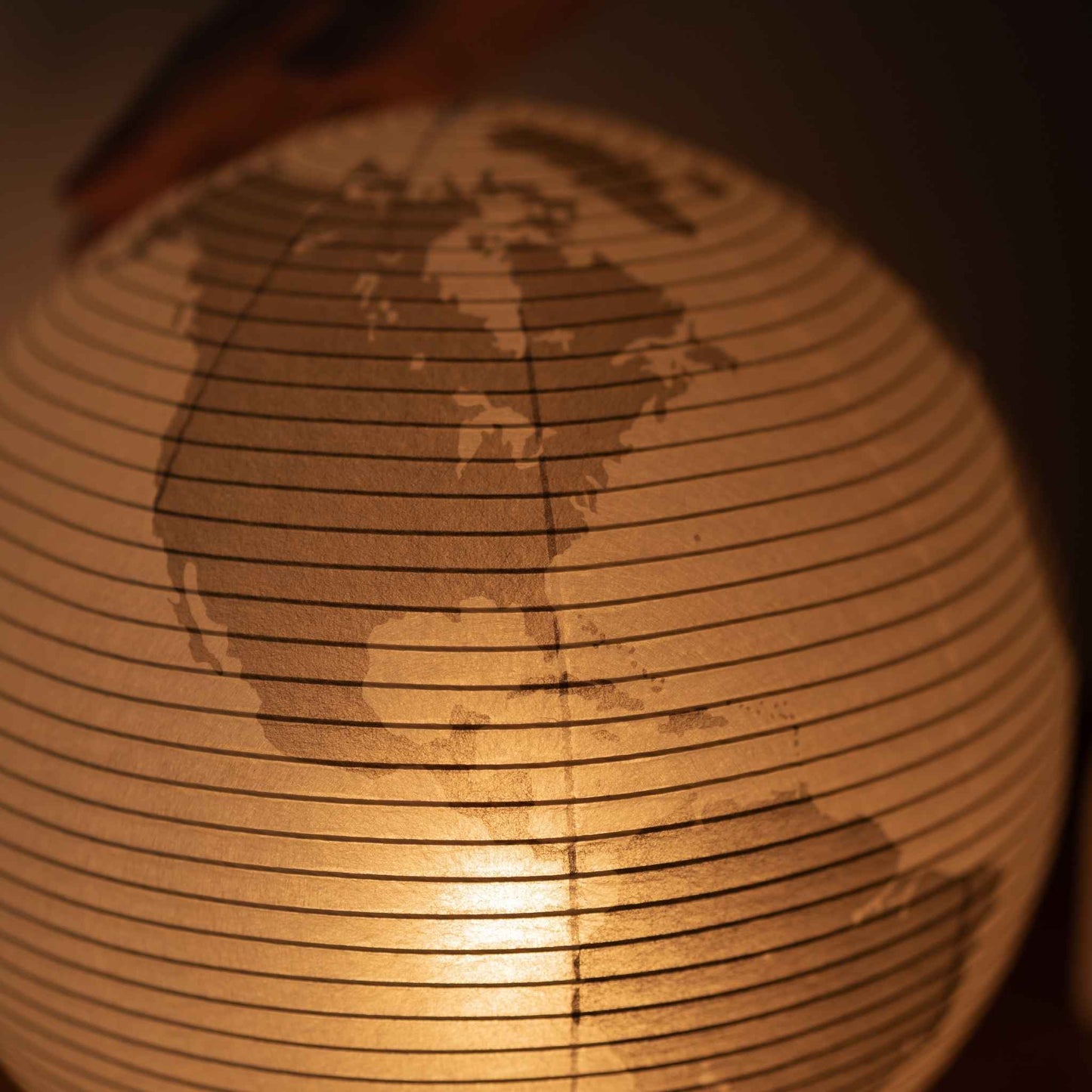 "Lampe sur pied en papier Paper Moon 05G – Lampe en papier washi artisanale design globe terrestre"