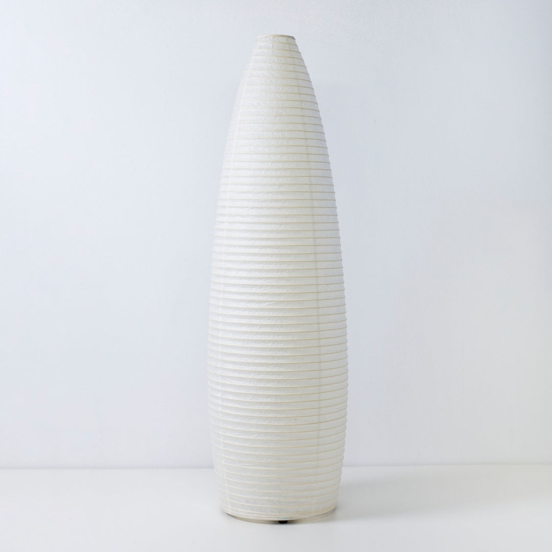 "Lampadaire japonais en papier « paper moon 13 » – grande lampe verticale en papier Mino Washi à la lueur chaude et sereine"