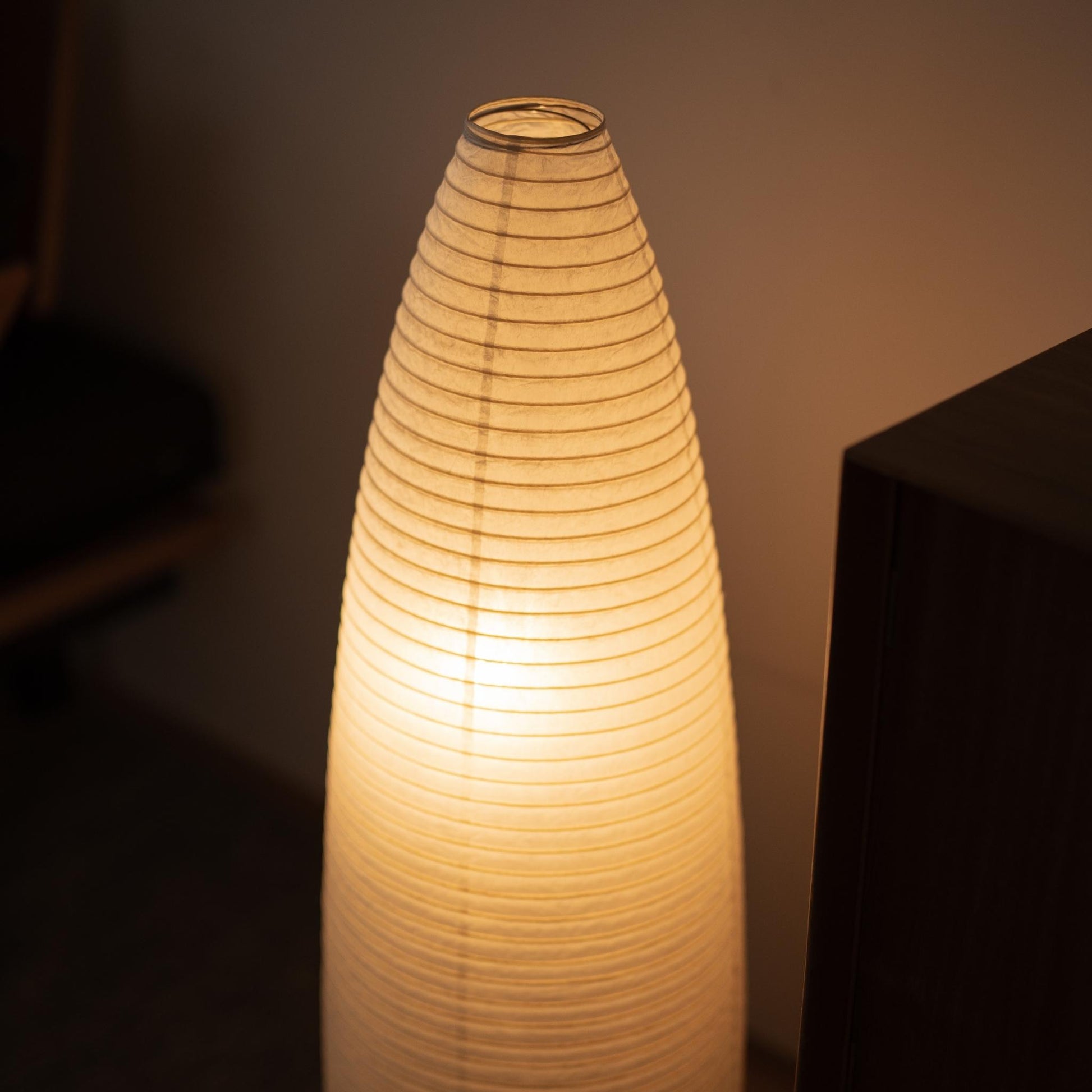 "Lampe japonaise en papier Tall Paper Moon 13 – Lampe Washi artisanale pour chambre Japandi"