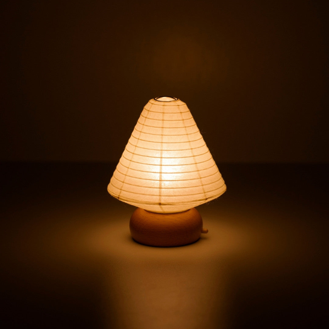 Japansk papirlampe "Mini Triangle" – Lille papir natbordslampe til varm atmosfære