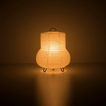 "Japanse Papieren Tafellamp \"PAPERSON 02\" die een donkere kamer verlicht - Unieke Washi Papieren nachtlamp"