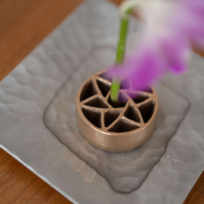 Japansk Kenzan uden pigge “Hana” L til Ikebana | Blomster bronze blomsterfrosk til japanske vaser