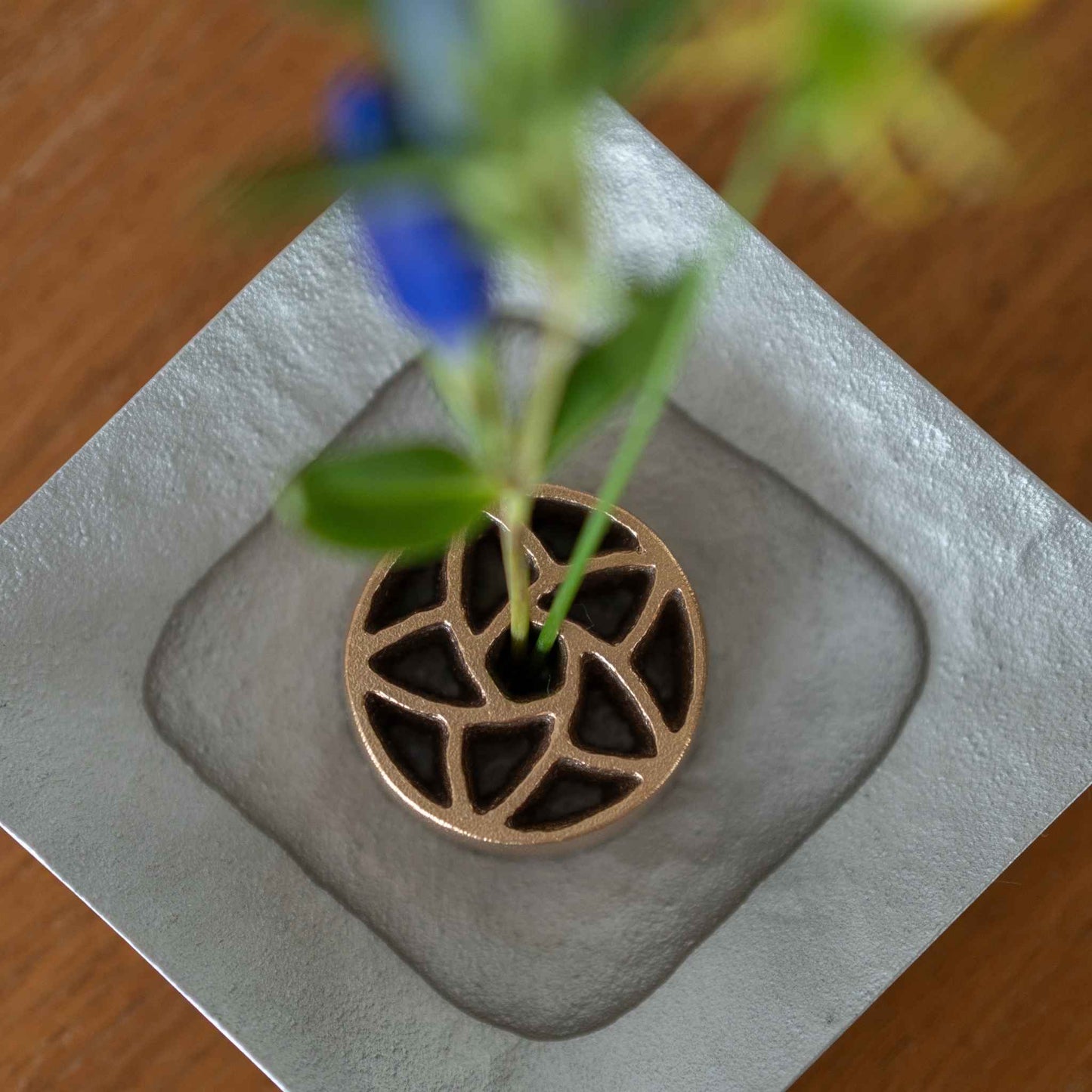 Japansk Kenzan uden pigge “Hana” S til Ikebana | Blomsterholder i bronze til japanske vaser