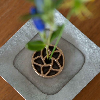 Japansk Kenzan uden pigge “Hana” S til Ikebana | Blomsterholder i bronze til japanske vaser