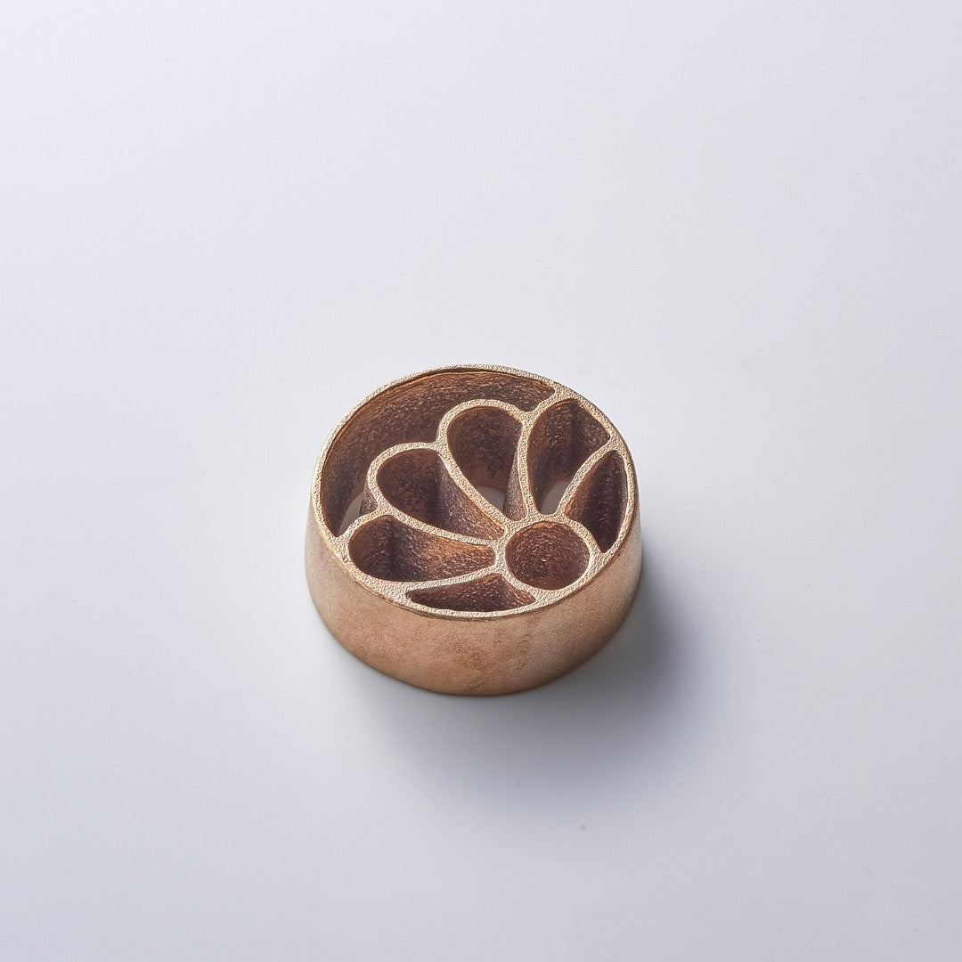 Japansk Kenzan uden pigge "Petal" L – Bronze ikebana-værktøj til japansk blomsterarrangement og japanske vaser