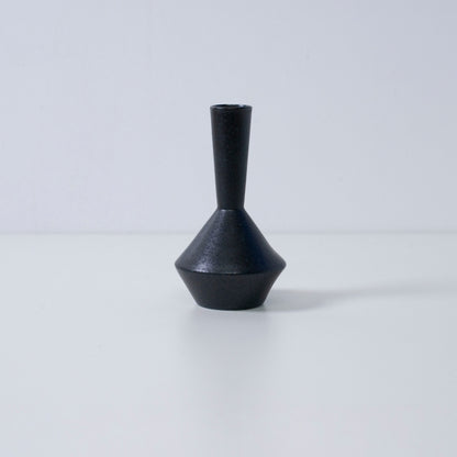 Sort japansk enkel blomstervase "Frustum" – moderne Mino-keramikvase til minimalistisk ikebana